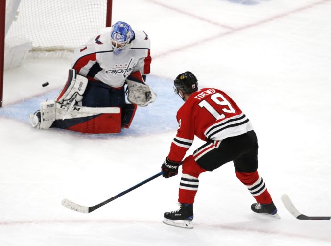 Video: Chicago vyhralo 13-gólovú prestrelku v NHL, v slovenskom súboji triumf Pánik