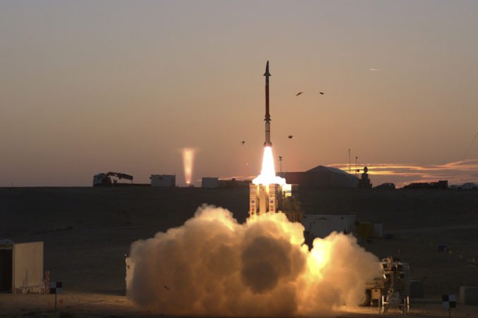 Izrael otestoval protiraketový systém Šíp-3, ochráni ho aj proti balistickým strelám mimo atmosféry