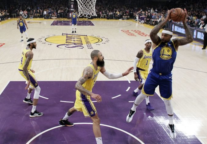 Video: Thompson zostrelil Lakers 44 bodmi, Antetokunmpo tradične potiahol Milwaukee