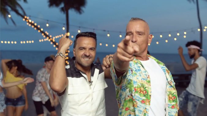 Eros Ramazzotti a Luis Fonsi zverejnili spoločný videoklip k skladbe Per le strade una canzone