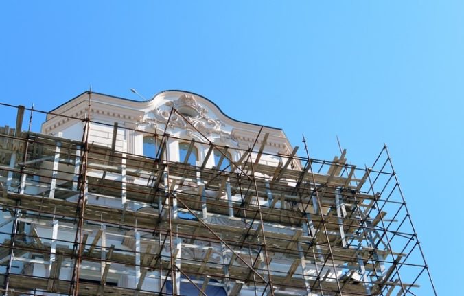Energetici vynovili fasádu historickej budovy v Lučenci, do obnovy investovali desaťtisíce eur