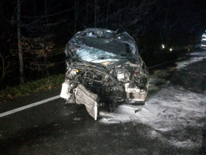 Foto: Pri zrážke áut zahynuli dvaja tínedžeri, polícia hľadá svedkov nehody