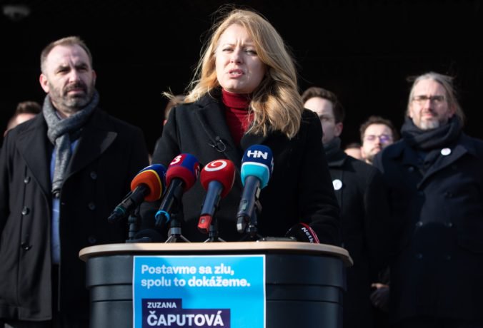 Kandidovať v prezidentských voľbách bude aj Zuzana Čaputová, odovzdala podpisy občanov