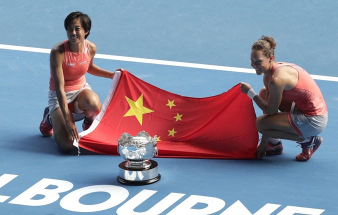 Stosurová a Čangová zvíťazili vo štvorhre na Australian Open, vo finále si poradili s obhajkyňami titulu