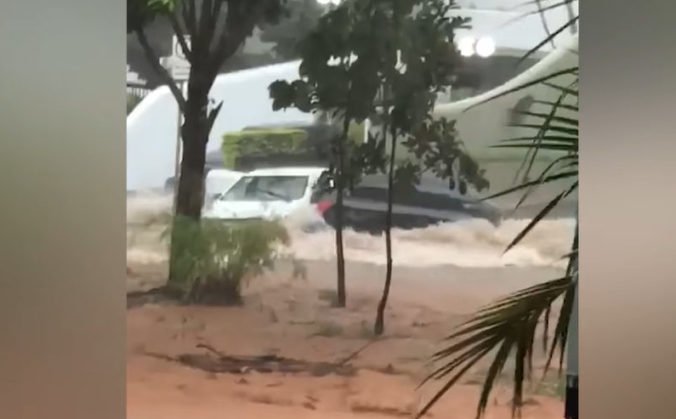 Video: Na juhovýchode Brazílie sa pretrhla hrádza, časť obce museli evakuovať