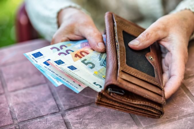 Priemerná výška penzie z II. piliera stagnovala, dôchodcovia v priemere dostávali 23,38 eura