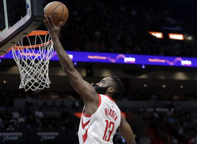 Video: Harden potiahol Houston k triumfu, tínedžer Dončič s triple-double prepísal históriu NBA