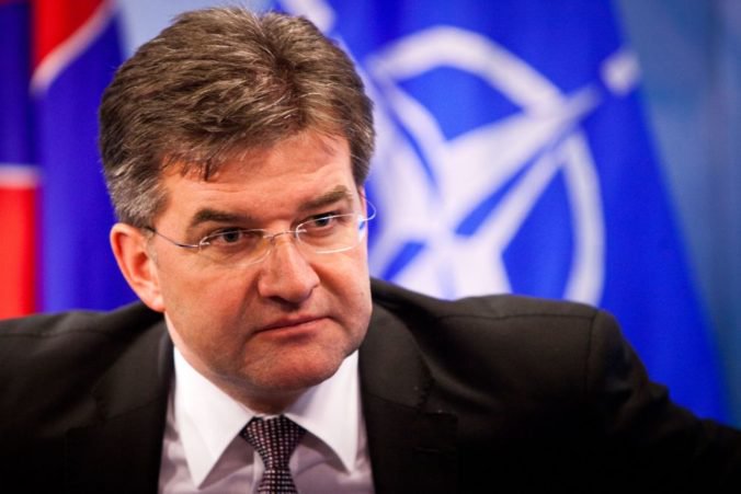 Lajčák so šéfom NATO v Bruseli hovoril aj o operáciách Aliancie a zvyšovaní výdavkov