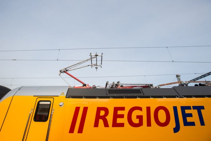 Minister Érsek žiada RegioJet, aby na trati Bratislava – Komárno nasadil dvojposchodové vlaky