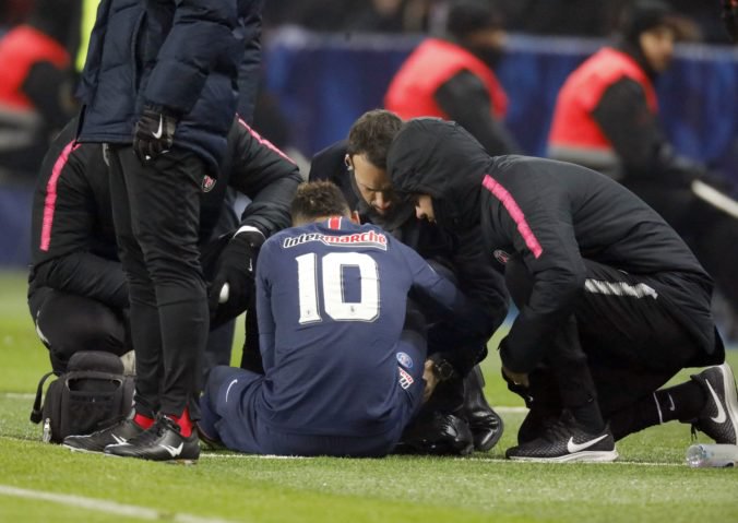 Paríž St. Germain nechce poslať Neymara na operáciu, aj tak však bude pauzovať niekoľko týždňov