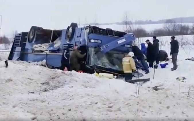 Video: V Rusku havaroval autobus s detským tanečným súborom, nehoda si vyžiadala aj obete