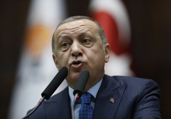 Erdogan skritizoval USA za odďaľovanie zriadenia bezpečnostnej zóny v Sýrii