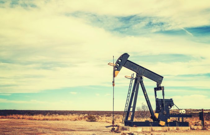 Ľahká americká ropa stúpla o 27 centov, polepšila si aj ropa Brent