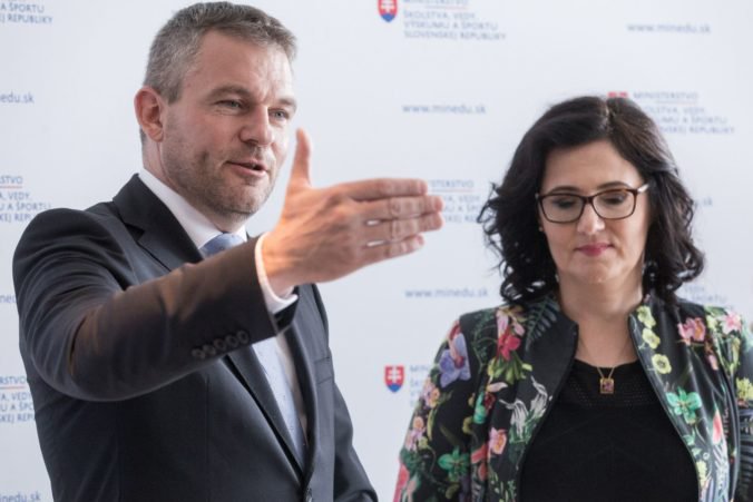 Lubyová sa dostala na úroveň Plavčana, tvrdí opozícia a Pellegriniho žiadajú o odvolanie ministerky
