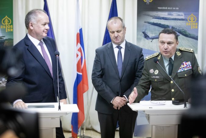 Miliónové armádne investície musia byť Slovákom trpezlivo vysvetlené, vyhlásil prezident Kiska