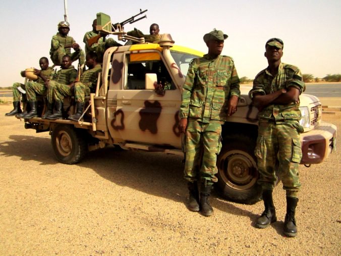 Pri protiteroristických raziách v Burkine Faso vojaci zabili desiatky džihádistov