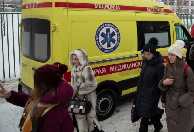 V Moskve zaznamenali takmer 300 hlásení o bombách, pre výstrahu evakuovali desiatky tisíc ľudí