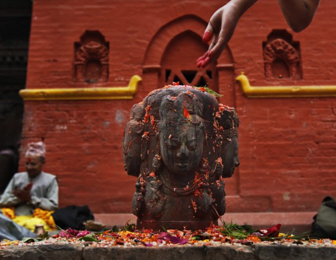 V hinduistickom chráme v Pakistane podpálili sochy a sväté knihy, premiér nariadil vyšetrovanie