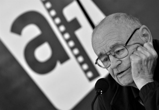 Zomrel režisér Václav Vorlíček, bol známy vďaka filmovej rozprávke Tři oříšky pro Popelku