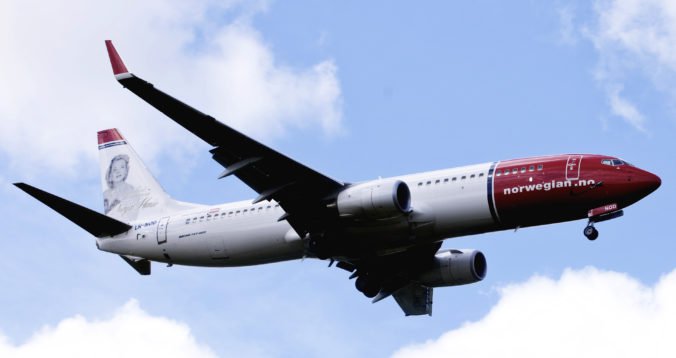 Na palube lietadla spoločnosti Norwegian Air nahlásili bombu, cestujúcich museli evakuovať