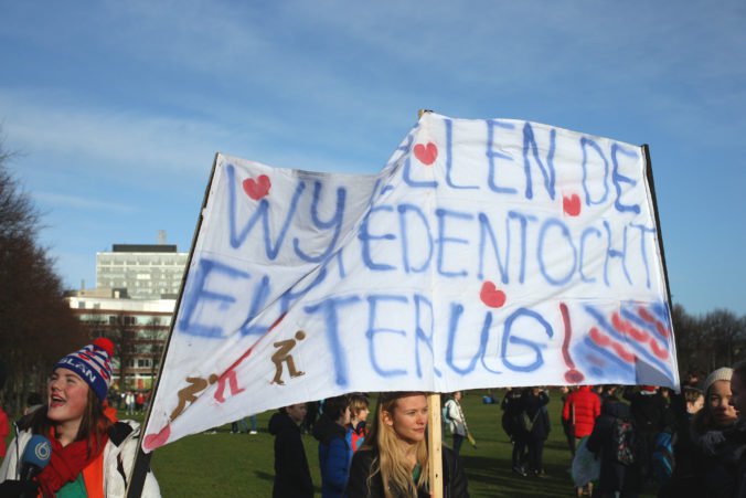 Video: Do klimatických protestov sa zapojili aj tisíce študentov z Holandska