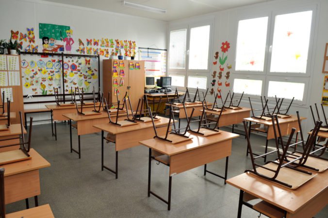 Vyučovanie na Slovensku pre chrípku prerušili v 215 materských, základných a stredných školách