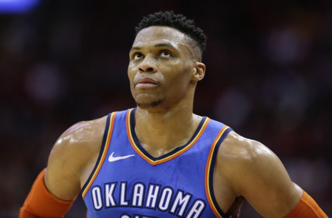 Video: Westbrook vyrovnal rekord NBA, vedúce Milwaukee ukončilo víťaznú sériu