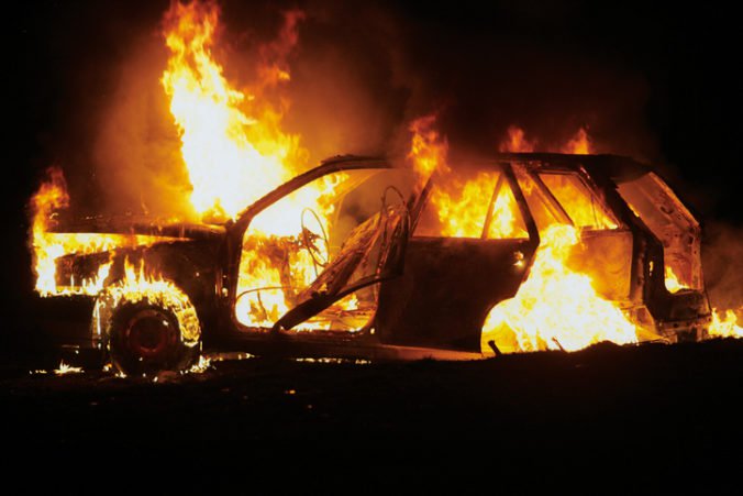 Vo Svidníku horeli tri škodovky a Fiat, škody vyčíslili na viac ako 43-tisíc eur