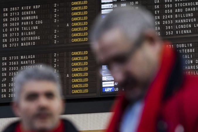 Letiská a stovky závodov v Belgicku paralyzoval celoštátny štrajk, odborári žiadajú aj vyššie mzdy