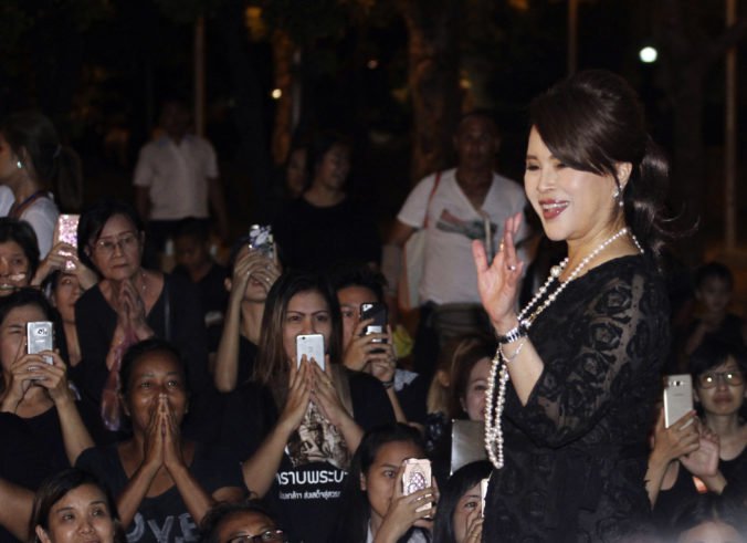 Thajská volebná komisia navrhla rozpustiť stranu, ktorá nominovala princeznú na post premiérky
