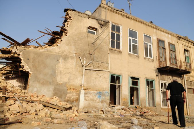 V spornom regióne Kašmír došlo k výbuchu v škole, najmenej 25 študentov sa zranilo
