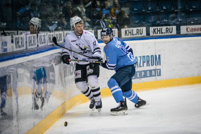 Červený opúšťa HC Slovan Bratislava, sezónu si predĺži v SHL na severe Európy