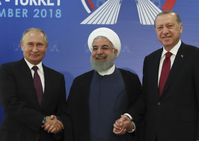 Putin sa stretol s lídrami Turecka a Iránu, znepokojujú ho teroristi v sýrskej provincii Idlib