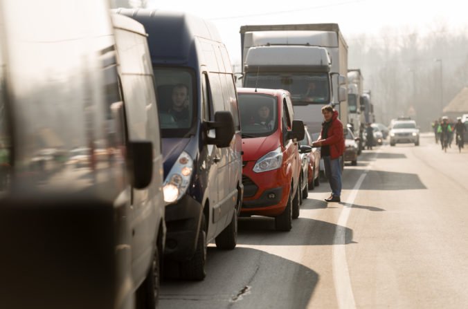 Pre dopravné obmedzenia v Bratislave zriadili operačné stredisko, kde môžu ľudia nahlasovať problémy