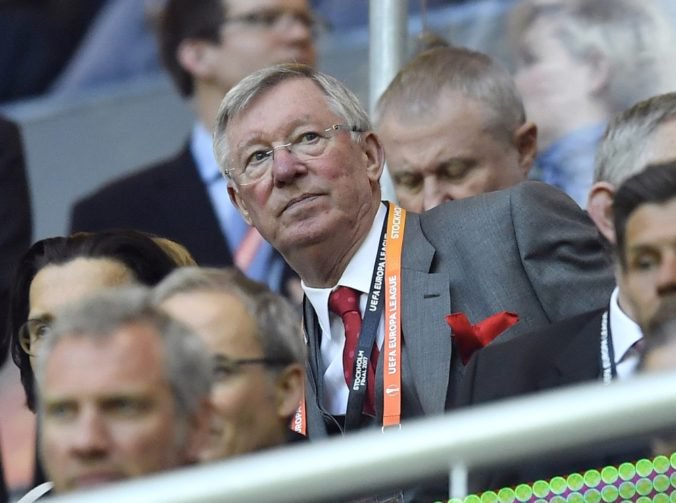 Na lavičku Manchestru United sa vráti legendárny tréner Alex Ferguson