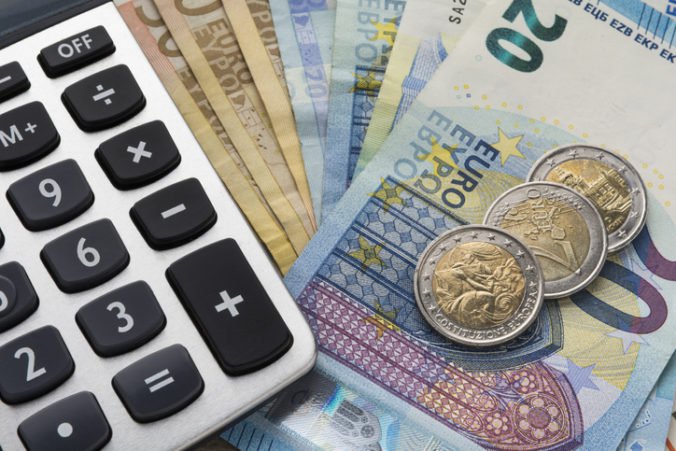 Slováci odvedú viac na odvodoch a daniach z príjmov, podľa IFP za to môže vývoj na trhu práce