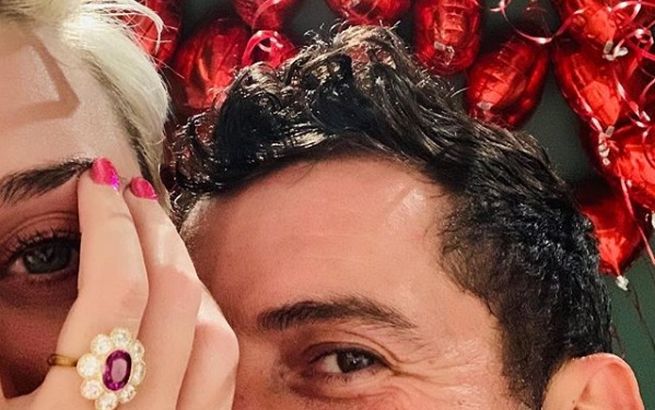 Katy Perry a Orlando Bloom sa zasnúbili, zverejnili fotku na Instagrame