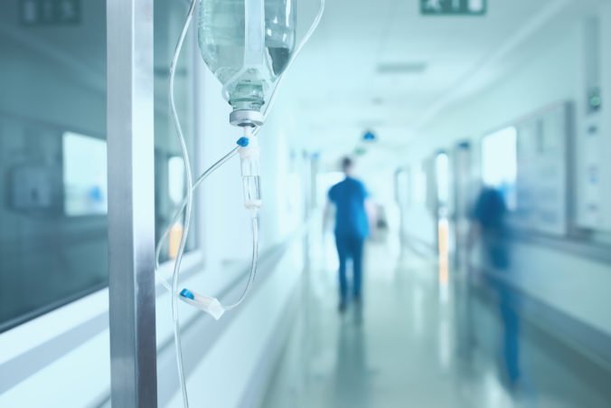Vzostup chorobnosti má za následok zákaz návštev pacientov v mnohých nemocniciach