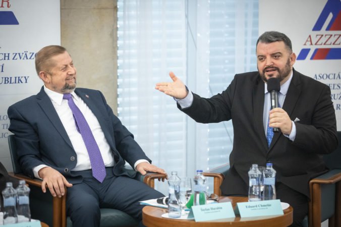 Kandidáti na prezidenta diskutovali o zdravotníctve, Mikloško a Chmelár kritizovali financovanie