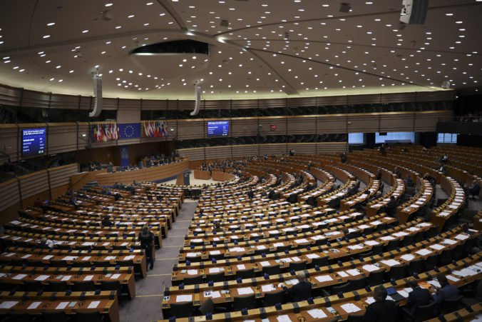Poradie strán v europarlamente sa zrejme nezmení, viac miest by získal aj najväčší „skokan“