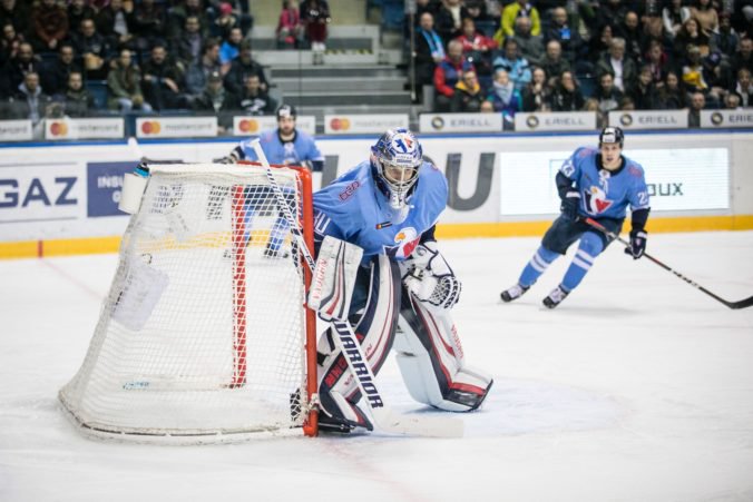 Štěpánek z HC Slovan Bratislava si zavaril, jeho výlev emócii v zápase KHL rieši disciplinárka