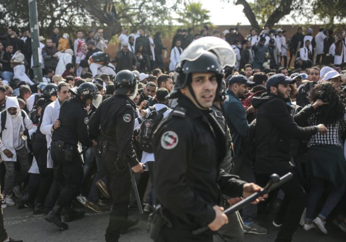 V Maroku žiadali učitelia aj zvýšenie platov, polícia ich surovo zmlátila obuškami