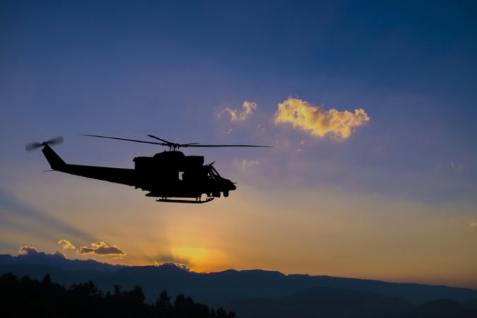 Počas nočnej prieskumnej misie havarovala armádna helikoptéra, na palube boli dvaja vojaci