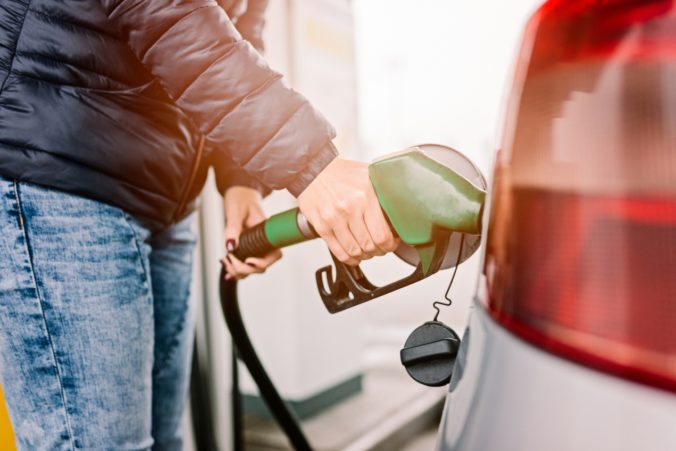 Benzíny na čerpacích staniciach na Slovensku zdraželi, ale cena nafty sa znížila