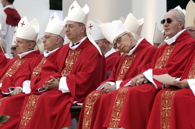 Biskupi vo Francúzsku súhlasili s finančným odškodnením obetí sexuálneho zneužívania kňazmi