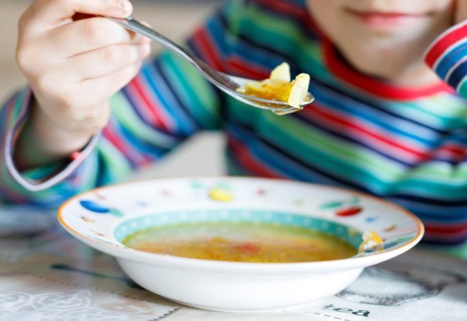 Smerácke obedy pre žiakov zrejme nebudú v niektorých mestách úplne zadarmo