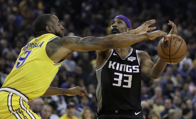 Video: Lakers na čele s LeBronom predviedli veľký obrat, v NBA aj tesné víťazstvá Warriors a Bucks