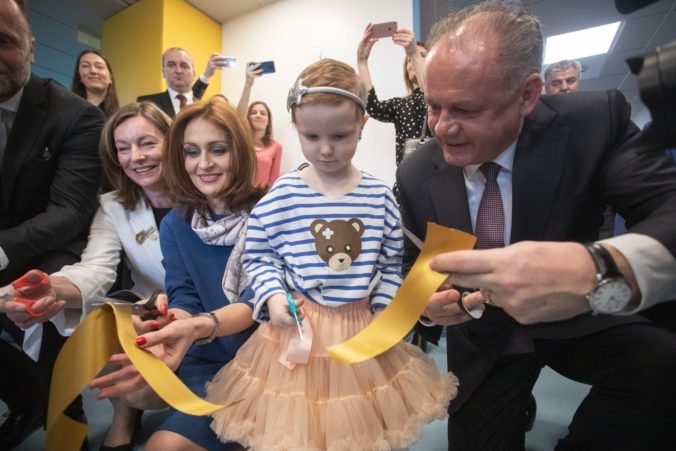 Foto: Prezident Kiska a ministerka Kalavská otvorili zmodernizovanú detskú onkológiu v NÚDCH