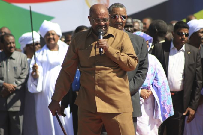 Ľudia v Sudáne vyšli do ulíc aj napriek zákazom a žiadali rezignáciu prezidenta al-Bašíra