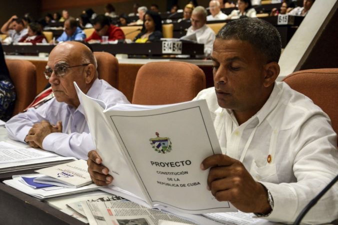 Nová ústava dovolí Kubáncom podnikať, vznikne funkcia premiéra a zmeny sa dotknú aj homosexuálov